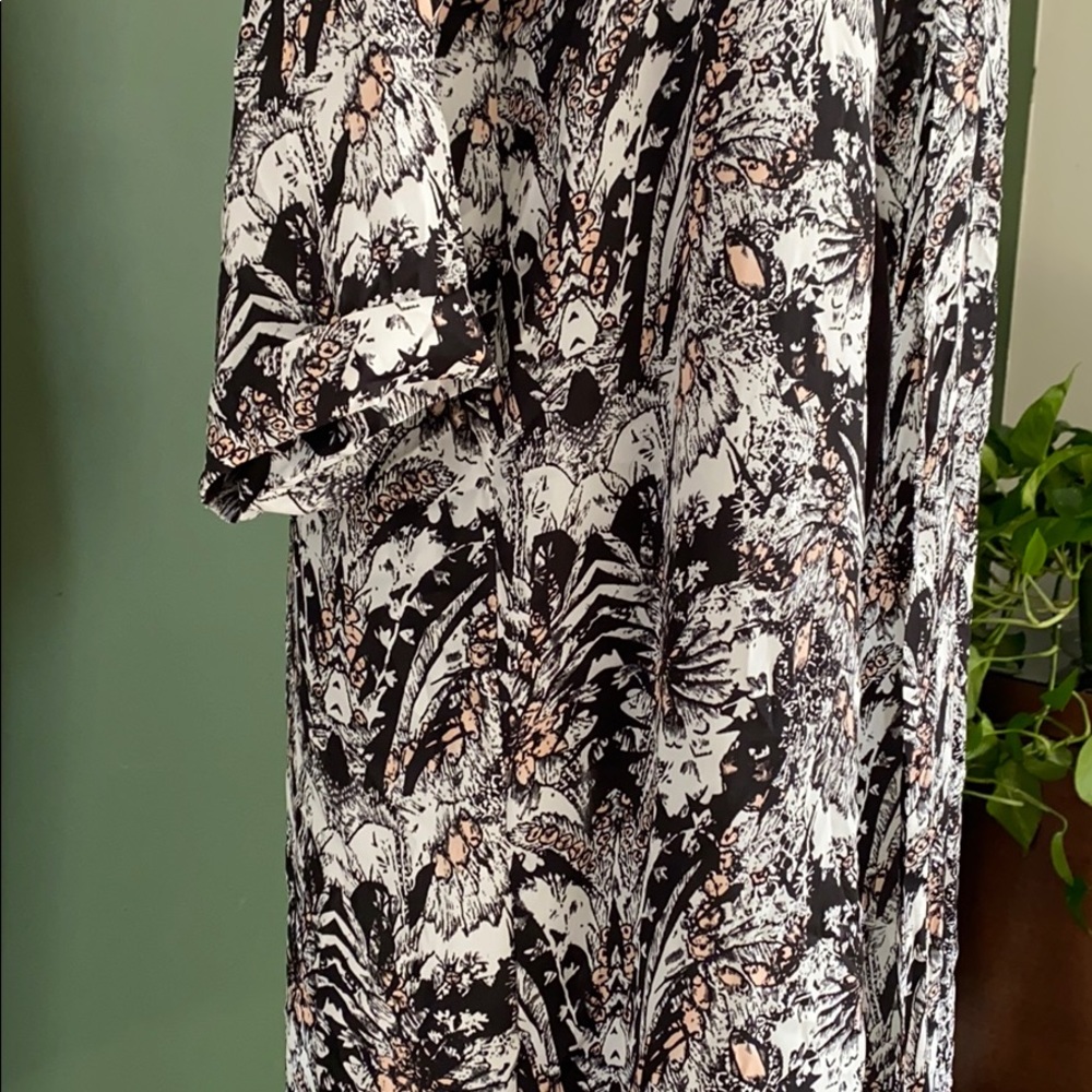 Robe - Picture 4 of 4